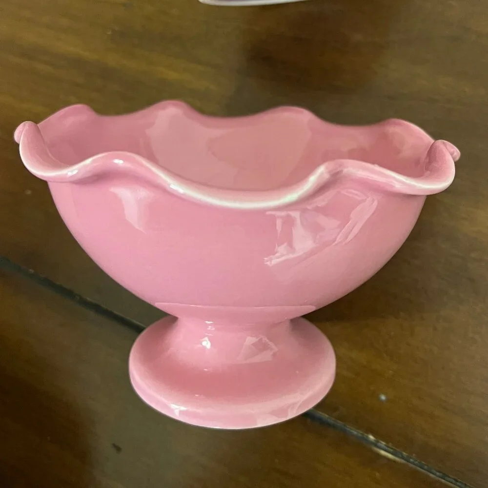 Williams Sonoma Set of 4 Scallop Edge Bowls On Pedestal NEW